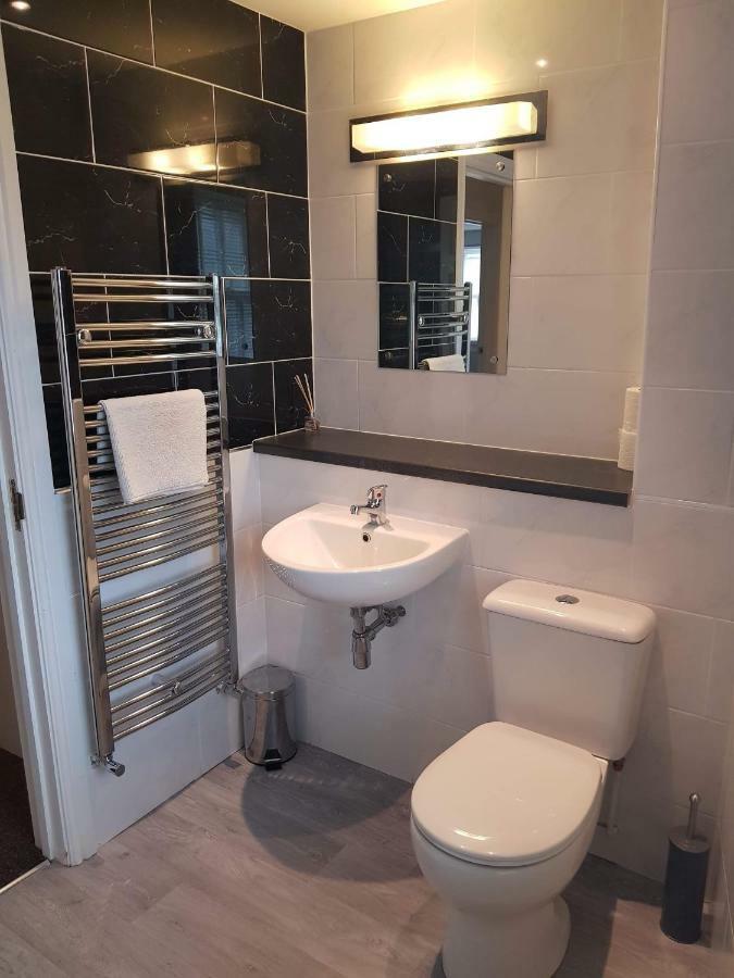 3 Laurel Court Villa อัลเวอร์สตัน ภายนอก รูปภาพ